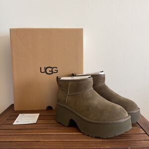 UGG Classic Ultra Mini New Heights Boots Hickory Women Size 9
